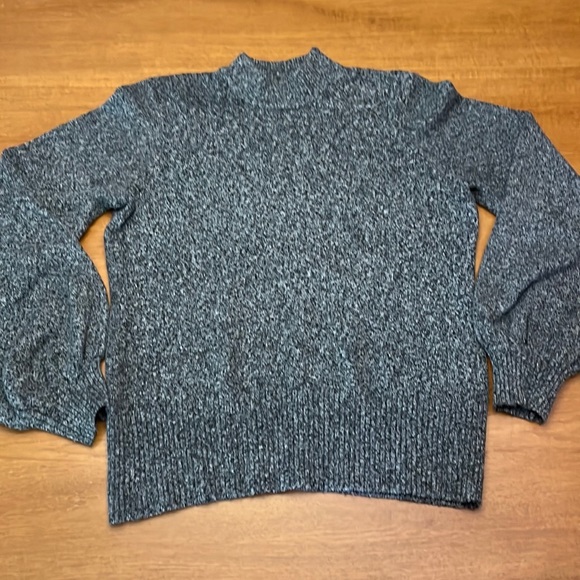 Marled Soft Heather Gray Turtleneck Sweater, Balloon Sleeves, Super Soft, Size M - Picture 4 of 13